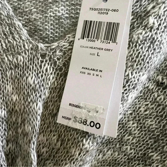 NWT BCBGeneration Women's Grey Twist Hem V-Neck Crop Sweater Size multiple A24 - Picture 4 of 9